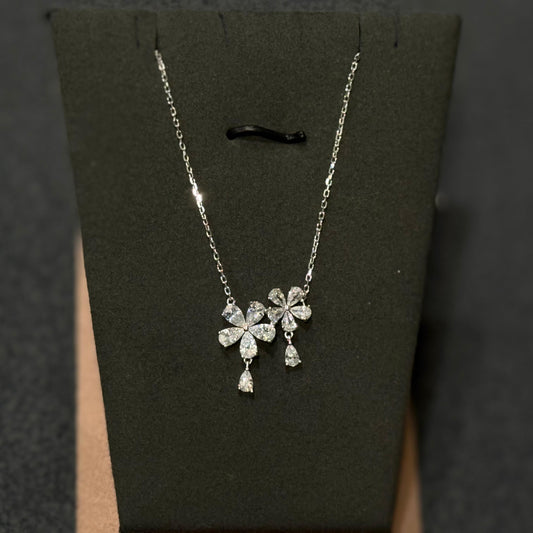 Flower Powe Necklace
