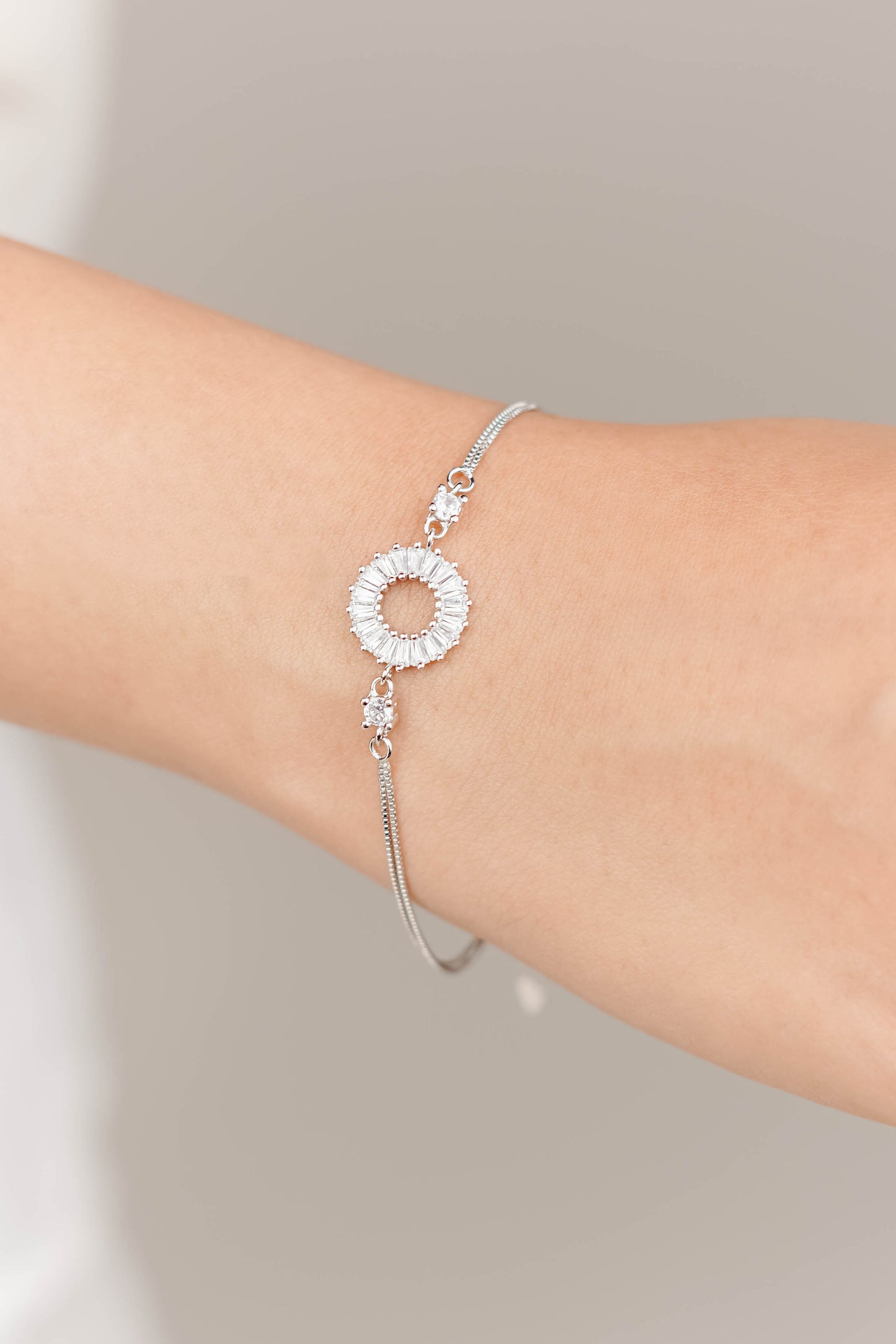 Ethereal Loop Chain Bracelet